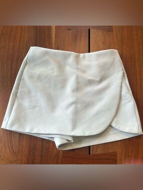 Zara Off-White Mini Skort with Front Panel Detail size XS